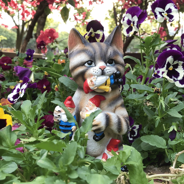 Last day 49%OFF - Cat Eating Gnomes Statue